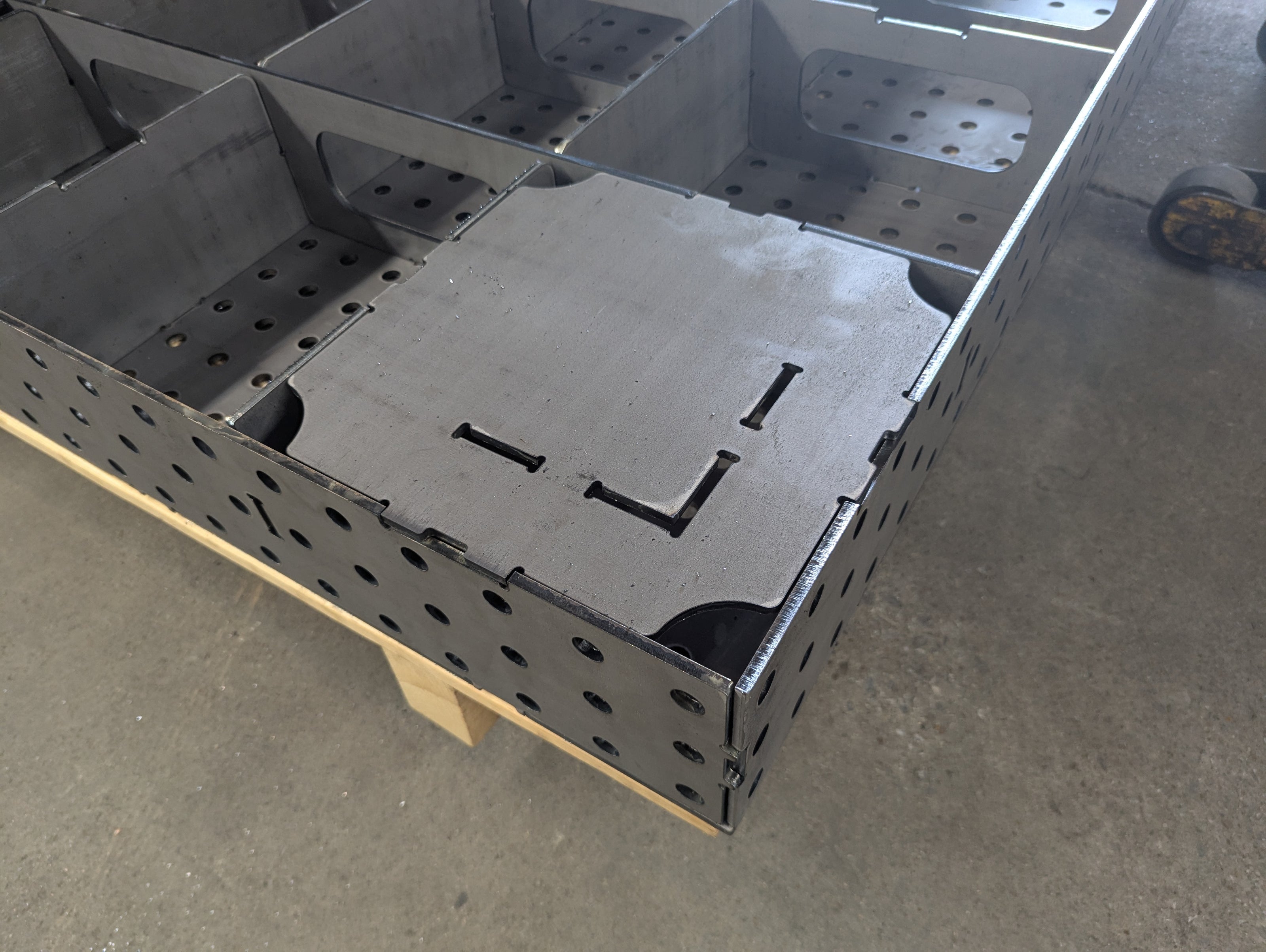 Welding fixture table corner detail